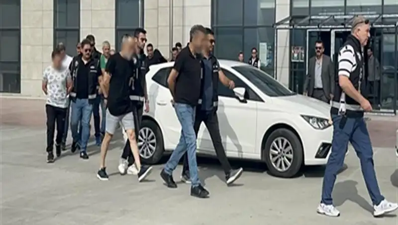 Türkiye'de 36 Bin Kişiye 'Hayal' Satıp 10 Milyar Lira Dolandırdılar!
