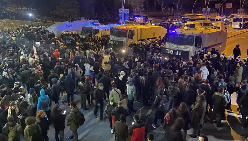 İstanbul ve Ankara'da Öğrenciler İmamoğlu'na Destek İçin Sokağa Döküldü