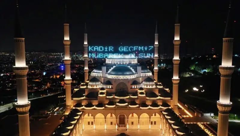 2025 Kadir Gecesi Ne Zaman? 26 Mart İddiasının Gerçekleri!