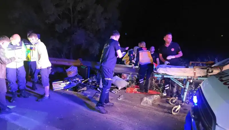 Minibüs Kazasında Yaşanan Korkunç Olay: Yolcular Savruldu!