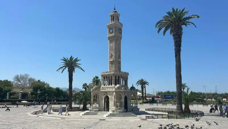 İzmir'de Sıcak Hava Dalgası: 42 Dereceyi Gören Şehirde Hayat Durdu!