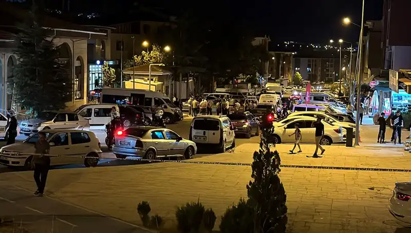 İki Aile Arasındaki Kavga Kanlı Sona Erdi: 1 Ağır Yaralı