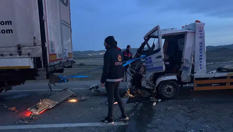Trafik Kazası: Yardım İçin Duran İyi Niyetli Sürücülerden Biri Ağır Yaralandı