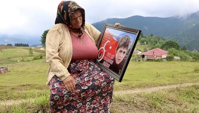 DEM Parti, Eren Bülbül'ün Annesine Anlamlı Bir Bayram Mesajı Gönderdi