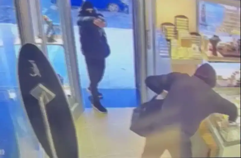 Ümraniye'de Maskeli Soygun Girişimi: Sıcak Takip ve Panik Atmosferi!