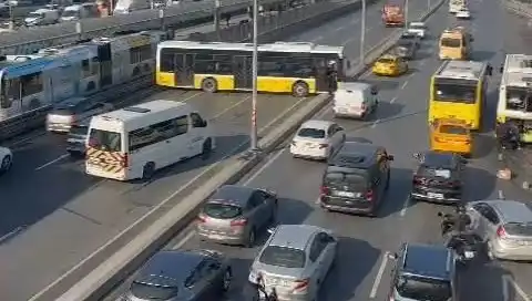 İETT Otobüsü Kazası: Trafikte Kilitlenmeye Neden Olan Olay!